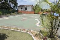 Quadra de esportes do Cei Alegria de Viver no bairro Paranaguamirim - Fotografo: Jaksson Zanco - Data: 30/10/2013