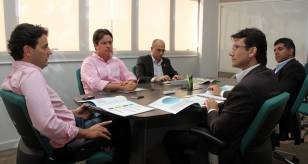 Secretário de Integração e Desenvolvimento Econômico, Jalmei Duarte participa de reunião com com o secretário de Estado de Desenvolvimento econômico e Sustentável, Paulo Bornhausen - Fotografo: Divulgação - Data: 01/02/2013