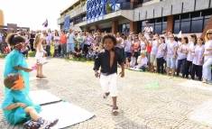A Semana da Educação Infantil "Encontros com a Cidade" trouxe para a sede da prefeitura, neste sábado (25/8), crianças de diferentes Centros de Educação Infantil (CEI