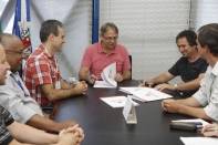 Assinado nesta sexta-feira (30/11) o contrato entre Prefeitura e Belga Empreiteira para implantação do Parque Porta do Mar, no bairro Espinheiros  - Fotografo: Kátia Nascimento - Data: 30/11/2012