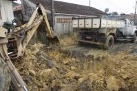 Obra de drenagem na Rua Zozel  o Parque Guarani. - Fotografo: Phelippe José - Data: 20/07/2015