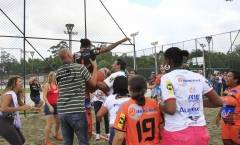 A 9ª edição dos Jogos Interbairros de Futebol de Areia aconteceu neste domingo (06/05). A final feminina foi para os pênaltis. A equipe Amigos do Rosa venceu  a equipe Monselnhor Scarzello por 11 a 10. - Fotografo: Mauro Artur Schlieck - Data: 06/05/2012