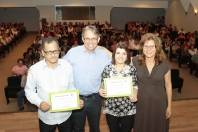 Com 20 anos de serviço os servidores Luiz Nadir da Silva, lotado no Hospital Municipal São José, e Maria Dolores Stringari Gonçalves, lotada na Secretaria de Educação, são lembrados durante homenagem prestada pela Secretaria de Gestão de Pessoas.                      - Fotografo: Mauro Artur Schlieck - Data: 28/11/2012