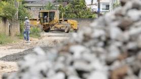 Subprefeitura Sul realiza ensaibramento, patrolamento e limpeza de boca de lobo na rua Campo Mourão - Fotografo: Rogerio da Silva - Data: 03/10/2014