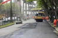 A Seinfra iniciou na manhã deste sábado (01/10) obras de reasfaltamento da Avenida JK no centro da cidade - Fotografo: Kátia Nascimento - Data: 01/10/2011