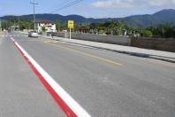 Com apoio da Secretaria Distrital de Pirabeiraba e parceria com a Conurb, A Prefeitura de Joinville inaugura neste sábado(16), às 10 horas, em Pirabeiraba, a nova calçada da rua 15 de Outubro, na localidade do Rio Bonito. - Fotografo: Ruy Ferrari - Data: 15/06/2012