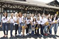 A carreata com as candidatas a Rainha e Princesas da 73ª Festa das Flores aconteceu neste sábado(05/11) pelo centro da cidade e terminou no Mercado Público  - Fotografo: Kátia Nascimento - Data: 07/11/2011