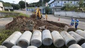 Subprefeitura Sul realiza obra de drenagem na rua Santa Catarina - Fotografo: Rogerio da Silva - Data: 19/04/2016