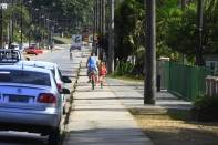 O prefeito em exercício, Ingo Butzke, visitou na manhã desta sexta-feira (13/01) obras em Pirabeiraba. Entre elas, a construção das calçadas da rua 15 de Outubro, no bairro Rio Bonito. A obra é um pedido da comunidade e está sendo executada através do OP - Fotografo: Kátia Nascimento - Data: 13/01/2012