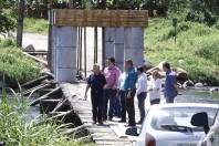 Equipe da Prefeitura Municipal visitoriam as obras da Ponte Baixa da Estrada do Pico - Fotografo: Jaksson Zanco - Data: 12/09/2013