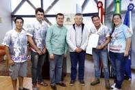 Assinatura das leis que reconhece como Utilidade Pública o Grêmio Recreativo Escola de Samba Unidos da Diversidade  - Fotografo: Jaksson Zanco - Data: 04/10/2013
