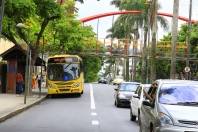 O projeto de requalificação da avenida Juscelino Kubitschek, no centro de Joinville, será completado neste sábado (10/12) com a implantação da faixa exclusiva para o transporte coletivo. O funcionamento é a partir da próxima segunda-feira (12).  - Fotografo: Mauro Artur Schlieck - Data: 06/12/2011