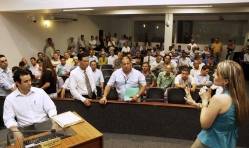 A concorrência pública que aumenta o número de táxis na cidade está sendo disputada por 203 pessoas. O último prazo para a entrega dos envelopes com a documentação para habilitação e proposta técnica se encerrou às 10 horas desta quinta-feira (8/11).  - Fotografo: Kátia Nascimento - Data: 08/11/2012