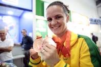 Atleta paraolímpica Sheila Finder desembarcou em Joinville com as duas medalhas de bronze conquistadas nos Jogos Parapan-Americanos do Canadá - Fotografo: Rogerio da Silva/Secom - Data: 18/08/2015