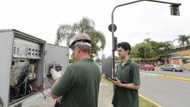 Departamento de Trânsito (Detrans) participa de programa de eficientização energética do sistema de iluminação semafórica de Joinville - Fotografo: Rogerio da Silva - Data: 07/01/2016