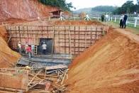 Contrato com serviço de limpeza urbana é prorrogado por mais 10 anos. Aterro também passa por obras de ampliação e modernização no tratamento do chorume - Fotografo: Ruy Ferrari - Data: 03/09/2012