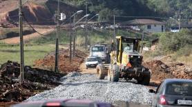 Subprefeitura Sudoeste realiza a elevação da Estrada Jativoca - Fotografo: Rogerio da Silva - Data: 02/06/2015