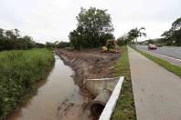 Seinfra realiza drenagem no bairro Vila Nova - Fotografo: Rogerio da Silva - Data: 12/03/2014