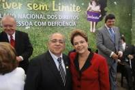 O secretário da Saúde, Tarcísio Crócomo, com a presidenta Dilma Rousseff no lançamento do Plano Nacional dos Direitos das Pessoas com Deficiência - Fotografo: Pierre Porto/SECOM - Data: 17/11/2011