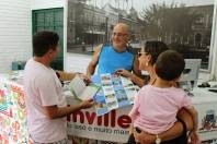 Turistas elogiam Joinville. Ja foto, família atendida em uma das CATs - Fotografo: Divulgação/Fundação Turística - Data: 21/01/2015