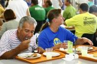 Com o objetivo de evidenciar a segurança alimentar e a promoção da saúde, o Restaurante Popular Herbert José de Souza começou hoje (23/04), uma nova campanha de conscientização: a Semana de Combate à Hipertensão Arterial.  - Fotografo: Mauro Artur Schlieck - Arquivo SECOM - Data: 23/04/2012