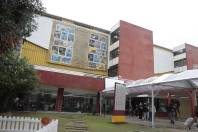 Após exposto na Rio+20, o painel desenvolvido pelos alunos da escola municipal Ada Sant’Anna da Silveira (bairro Paranaguamirim) pode ser contemplado no 30º Festival de Dança. A obra foi exposta na fachada do Edmundo Dobrawa, próxima à passarela da fama. 	S - Fotografo: Mauro Artur Schlieck - Data: 20/07/2012
