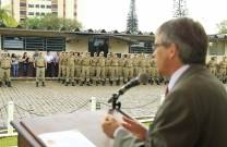 A solenidade alusiva aos 43º Anos da Polícia Militar de Santa Catarina em Joinville aconteceu na manhã desta quarta-feira (14/11). O prefeito Carlito Merss prestigiou o evento - Fotografo: Kátia Nascimento - Data: 14/12/2011