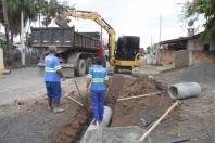 Sub-Prefeitura Leste realiza obra de drenagem final da Rua São Gonçalo no Jardim Iririú. - Fotografo: Phelippe José - Data: 22/01/2015