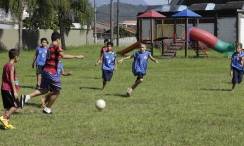 Alunos do Programa PID = Futebol = CAIC dos Espinheiros. - Fotografo: Phelippe José - Data: 03/03/2015