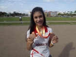 A atleta da Felej, Tamiris de Liz, concedeu entrevista coletiva nesta terça-feira (15/8) na pista da Univille após retornar das Olimpíadas de Londres onde participou como reseva da equipe brasileira de revezamento 4x100m. - Fotografo: Divulgação Felej - Data: 14/08/2012