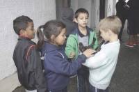 Alunos Escola Abdon Batista visitam abrigo animal no bairro Vila Nova. - Fotografo: Phelippe José - Data: 17/06/2015