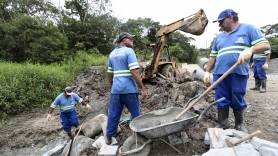 Subprefeitura Sul realiza drenagem na rua Cidade de Luisiana - Fotografo: Rogerio da Silva - Data: 16/10/2014