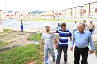 O prefeito em exercício de Joinville, Ingo Butzke, visitou na manhã desta quarta-feira (18/1) o andamento das obras de conclusão do Residencial Trentino I e II, no Boehmerwad. - Fotografo: Mauro Artur Schlieck - Data: 18/01/2012