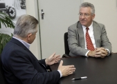 Prefeito Udo Döhler e secretário de Desenvolvimento e Integração e Desenvolvimento Econômico, Jalmei Duarte, recebem executivos da GM, Marcos Munhoz e Daniela Kraemer - Fotografo: Jaksson Zanco - Data: 04/07/2013