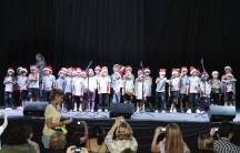 A programação do Natal dos Sonhos chegou nesta sexta-feira (02/12) até a regional do Vila Nova. Apresentação dos alunos do CEI Sigelfrid Poffo - Fotografo: Mauro Artur Schlieck - Data: 02/12/2011