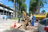 As obras de drenagem da Rua das Palmeiras seguem sem parar durante o feriado de aniversário da cidade. Uma equipe da Secretaria Regional do Centro, com apoio técnico da Unidade de Drenagem da Seinfra, vai trabalhar nesta sexta-feira (9/3) até domingo (11). - Fotografo: Ruy Ferrari / Secom - Data: 08/03/2012