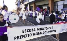 Esta sexta-feira (31/8) marcou o início das comemorações da Semana da Pátria no município. O hasteamento da bandeira foi o ato cívico simbólico que reuniu, nesta manhã, autoridades, grupos convidados e a comunidade em geral em frente à Prefeitura de Joinville. - Fotografo: Mauro Artur Schlieck - Data: 31/08/2012