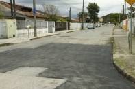 	Durante toda essa semana a Unidade de Pavimentação da Seinfra trabalha na recuperação asfáltica das ruas que dão acesso ao Parque da Cidade. Os serviços são executados por três equipes, e abrangem mais de 10 ruas da região - Fotografo: Kátia Nascimento - Data: 01/11/2011
