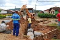 Equipe da Secretaria Regional do Aventureiro executa obras de drenagem na rua Valdemar Medeiros. O principal objetivo desta obra é minimizar as cheias na região - Fotografo: Divulgação/Secretaria Regional do Aventureiro - Data: 26/01/2012