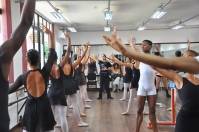 Cecília Kerche inspira alunos da Casa da Cultura em aula de ballet - Fotografo: Secom - Data: 12/03/2015