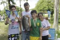 Felipe Ivan Belarmino com seus pais Ivan e Albelize, venceu como o maior peixe nna categoria de 10 a 13 anos na 29ª Gincana de Pesca Infantil. - Fotografo: Phelippe José - Data: 14/03/2015