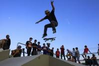 A pista de Skate mais moderna do Brasil permite manobras pra lá de radicais. O público aproveita cada lance. - Fotografo: Mauro Artur Schlieck - Data: 06/11/2011