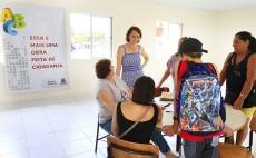 A Secretaria de Educação está de plantão no Residencial Trentino I para providenciar a matrícula das crianças que estão se mudando para as novas casas em escolas do entorno.  - Fotografo: Mauro Artur Schlieck - Data: 23/03/2012