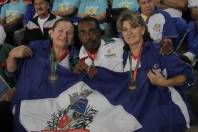 Atletas Augusta e  Celestina da Felej na foto com Sérgio Dirceu da Costa Superintendente da Fesporte na Regiao Norte do Estado na solenidade de abertura dos 18º  JASTI  em Criciúma. - Fotografo: Phelippe José - Data: 16/05/2015