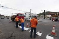 Pintura de sinalização horizontal na rua Tuiutí - Fotografo: Rogerio da Silva - Data: 24/02/2015