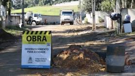 Subprefeitura Leste realiza drenagem na rua Alberto Felipe - Fotografo: Rogerio da Silva - Data: 28/08/2015