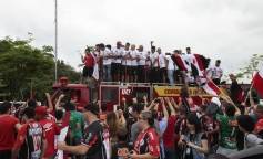 Atletas do JEC comemorando com a torcida na Expoville acersso a série A do Brasileiro de 2015. - Fotografo: Phelippe José da Silva - Data: 05/11/2014