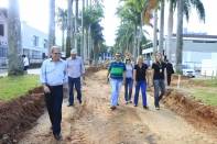 O prefeito Carlito Merss visitou na manhã desta terça-feira (04/3), as obras de abertura da Rua das Palmeiras. - Fotografo: Kátia Nascimento - Data: 03/04/2012