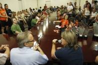 O prefeito Carlito Merss recebeu na tarde desta quarta-feira (28/11), na Sala do Colegiado, a delegação joinvilense campeã do Parajasc 2012 realizado em Brusque. A equipe veio compartilhar o título de bicampeão - Fotografo: Kátia Nascimento - Data: 28/11/2012