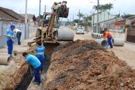 A Secretaria Regional do Fátima executa obra de drenagem em um trecho da rua das Gardênias (entre as ruas Padre Augusto e Crisântemos), no bairro Fátima. - Fotografo: Ruy Ferrari - Data: 10/09/2012
